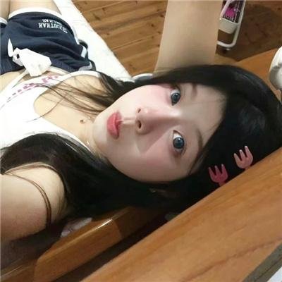 一个唱歌，另一个不唱歌